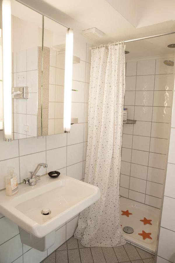 Air Boardinghouse Tulip Stockum, Zu Fuss - 3 Minuten Zur Messe Dusseldorf Luaran gambar