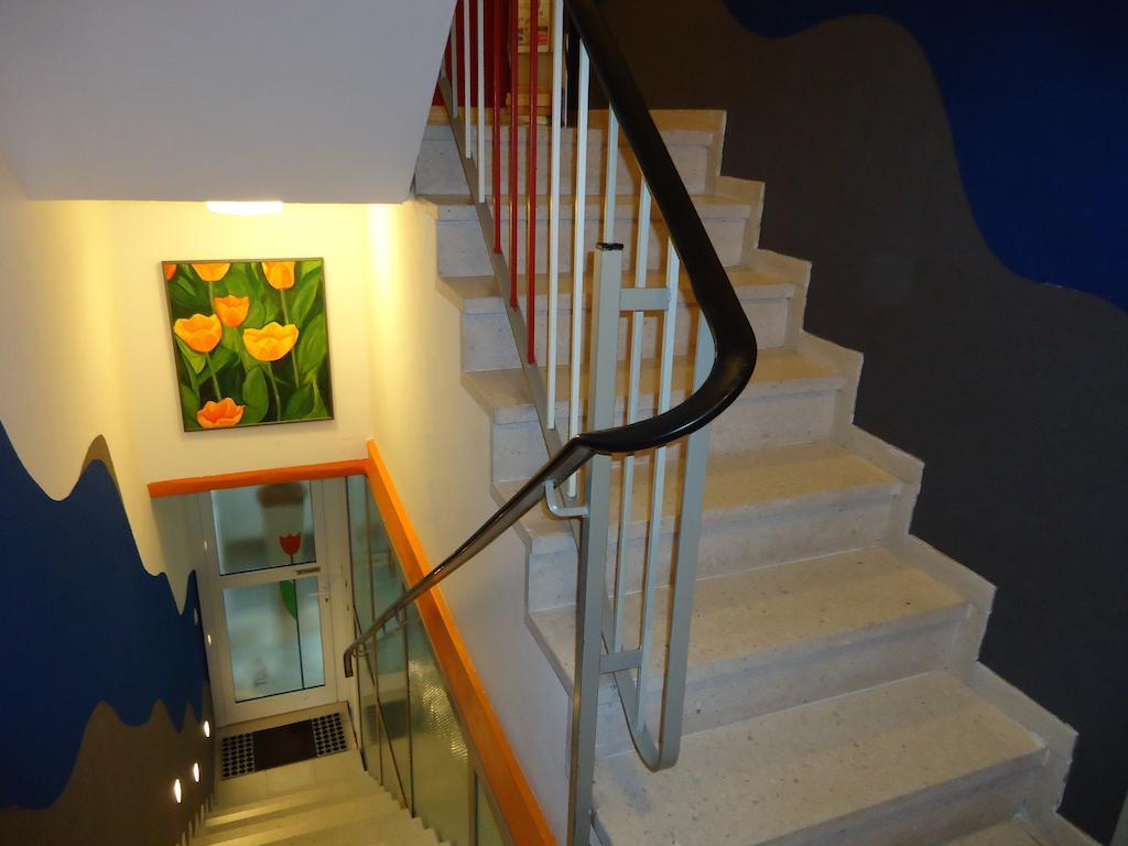 Air Boardinghouse Tulip Stockum, Zu Fuss - 3 Minuten Zur Messe Dusseldorf Luaran gambar