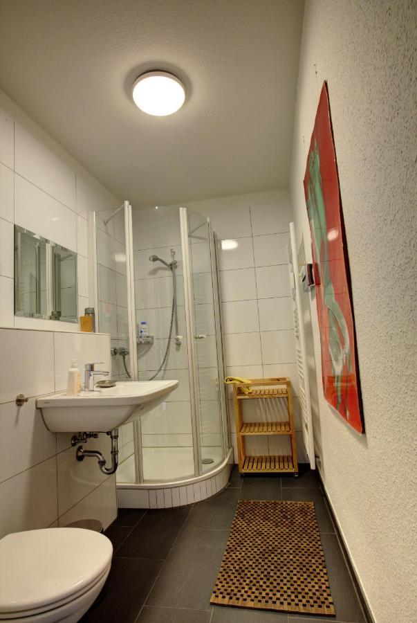Air Boardinghouse Tulip Stockum, Zu Fuss - 3 Minuten Zur Messe Dusseldorf Luaran gambar