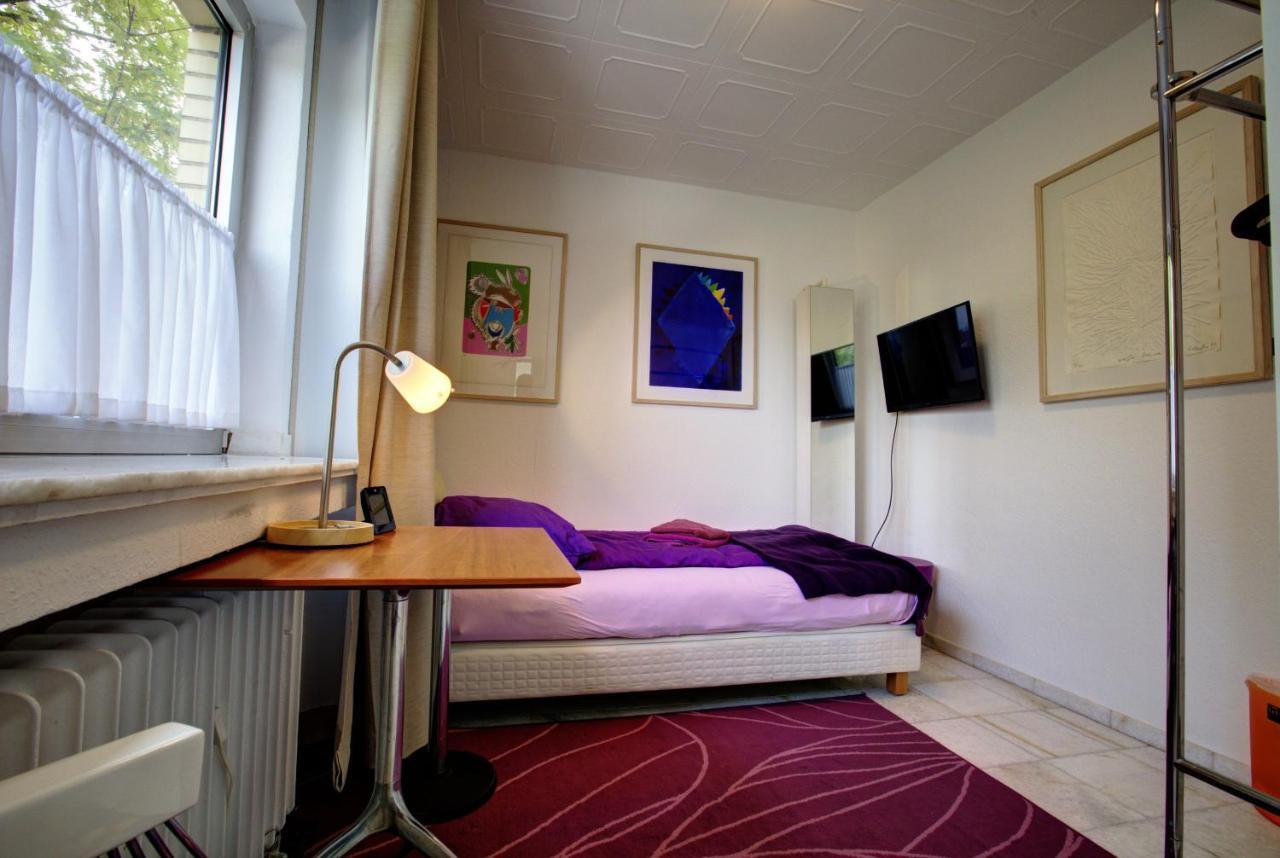 Air Boardinghouse Tulip Stockum, Zu Fuss - 3 Minuten Zur Messe Dusseldorf Luaran gambar